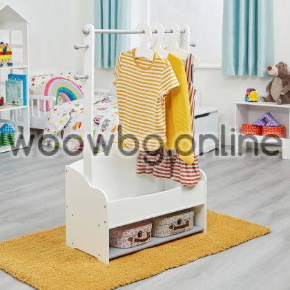 Дървена стойка за детски дрехи
